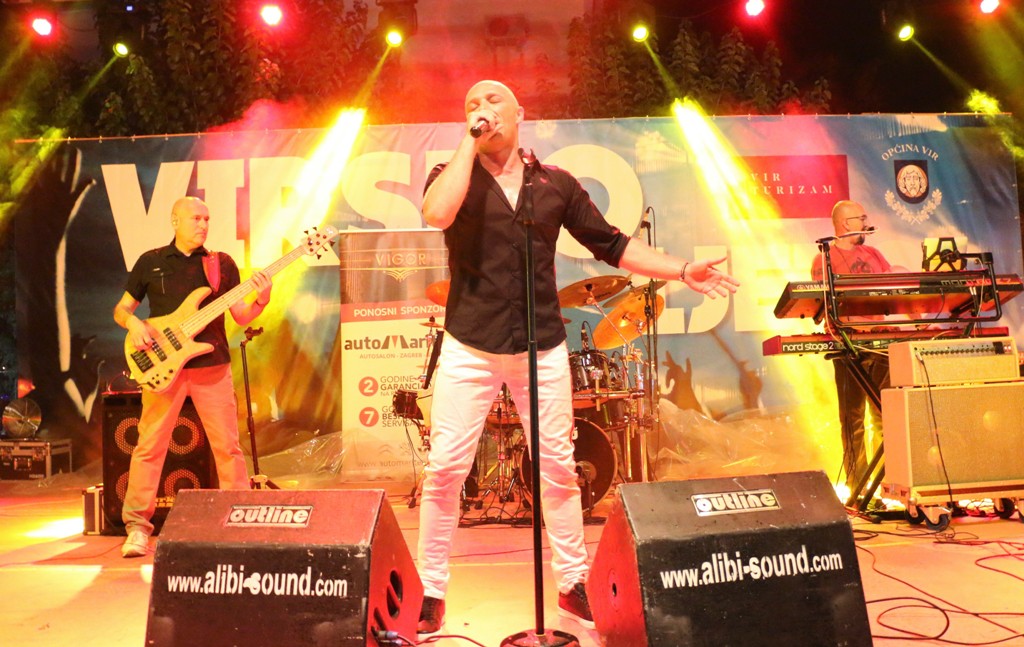 Prvi koncert popularnog slavonskog benda Vigor na otoku Viru
