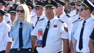 Vodice: Mimohodom vatrogasaca započelo obilježavanje 9. obljetnice kornatske tragedije. Photo: Hrvoje Jelavić/PIXSELL Vodice: Mimohodom vatrogasaca započelo obilježavanje 9. obljetnice kornatske tragedije. Photo: Hrvoje Jelavić/PIXSELL