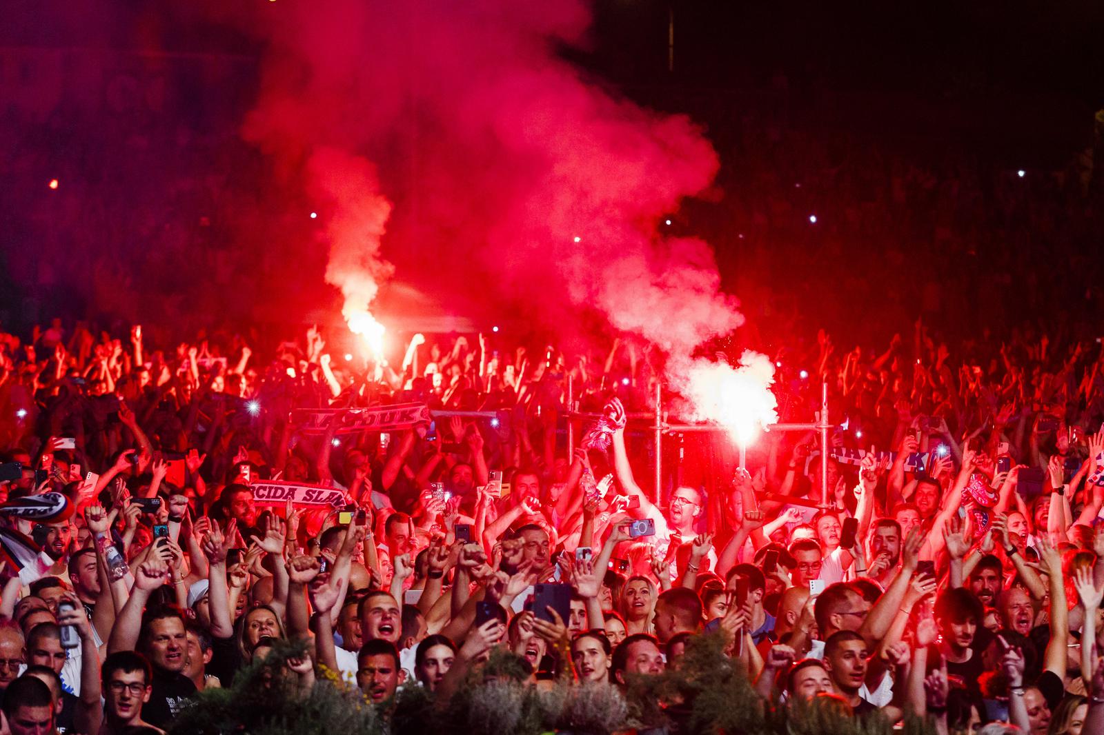 Mišo Kovač i prijatelji na Starom placu u Splitu Mišo Kovač i prijatelji na Starom placu u Splitu