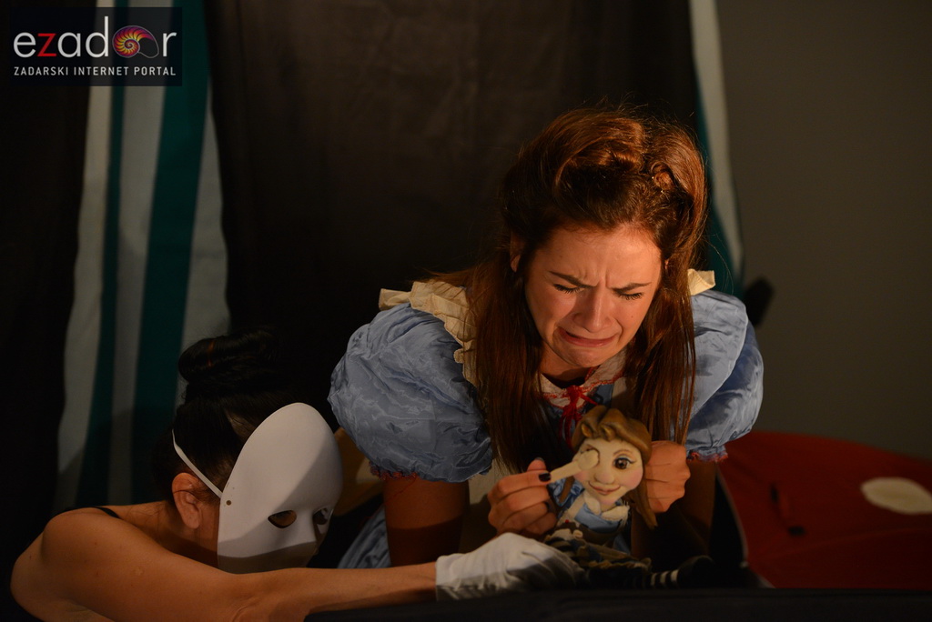 Stanarska fešta 2017: Predstava “U zemlji čudesa” Teatra Dragon Stanarska fešta 2017: Predstava “U zemlji čudesa” Teatra Dragon