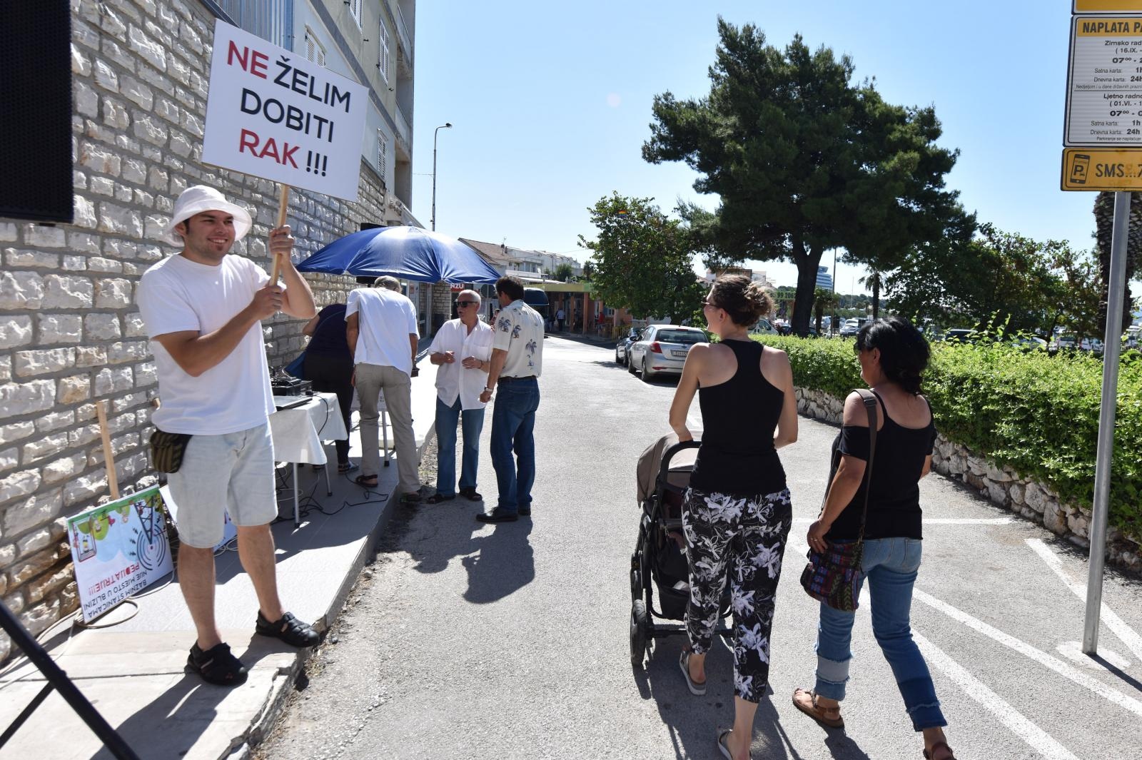 ‘Ne želim dobiti rak!’ Mještani prosvjedovali protiv postavljanja bazne stanice Tele 2
