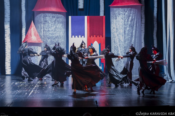 HNK Zadar: Bajka.hr Plesne udruge Gesta, Foto: Željko Karavida HNK Zadar: Bajka.hr Plesne udruge Gesta, Foto: Željko Karavida