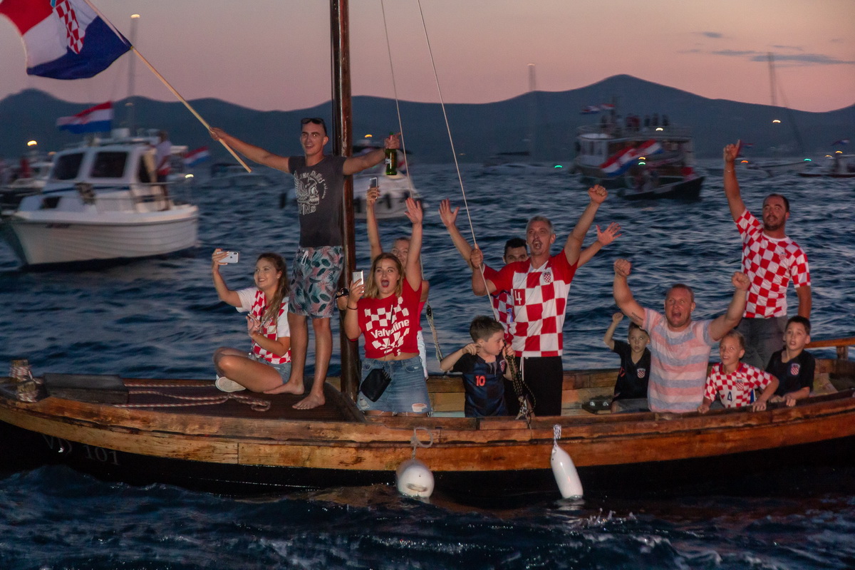 Veličanstven doček četvorice zadarskih Vatrenih od Gradskog mosta do Foruma