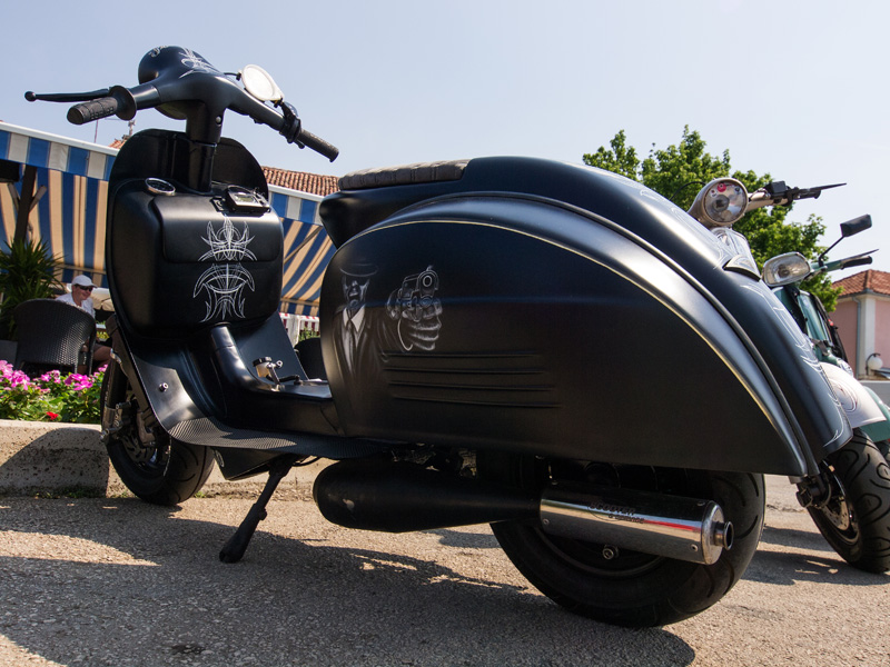 Vespaši zauzeli Biograd, foto: Vinko Pešić