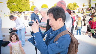 Glazbeno scenski nastup “Iskra ljubavi za mir” i grupna meditacija na Forumu