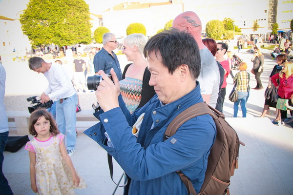 Glazbeno scenski nastup “Iskra ljubavi za mir” i grupna meditacija na Forumu