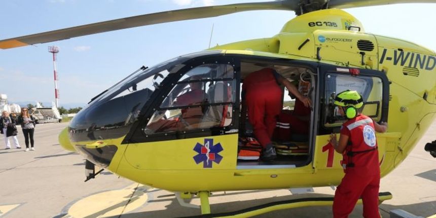 Na prezentaciji provedbe projekta Helikopterske hitne medicinske sluzbe u Zracnoj luci Rijeka na otoku Krku nazocili su ministar zdravlja Sinisa Varga i posade helikoptera. Photo: Goran Kovacic/PIXSELL