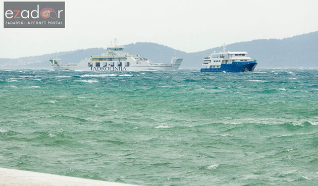 Đir po gradu 26. travnja 2017. Trajekt i brod u jugu.