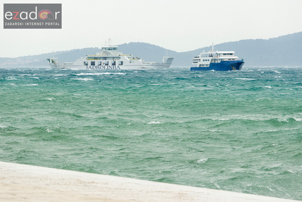 Đir po gradu 26. travnja 2017. Trajekt i brod u jugu. Đir po gradu 26. travnja 2017. Trajekt i brod u jugu.