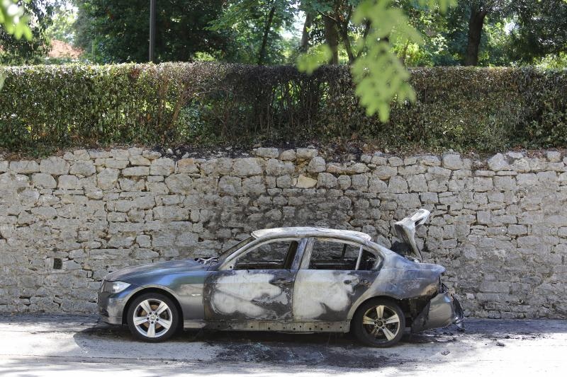 Navijački obračun: Napali četvoricu navijača Levskog pa im zapalili BMW
