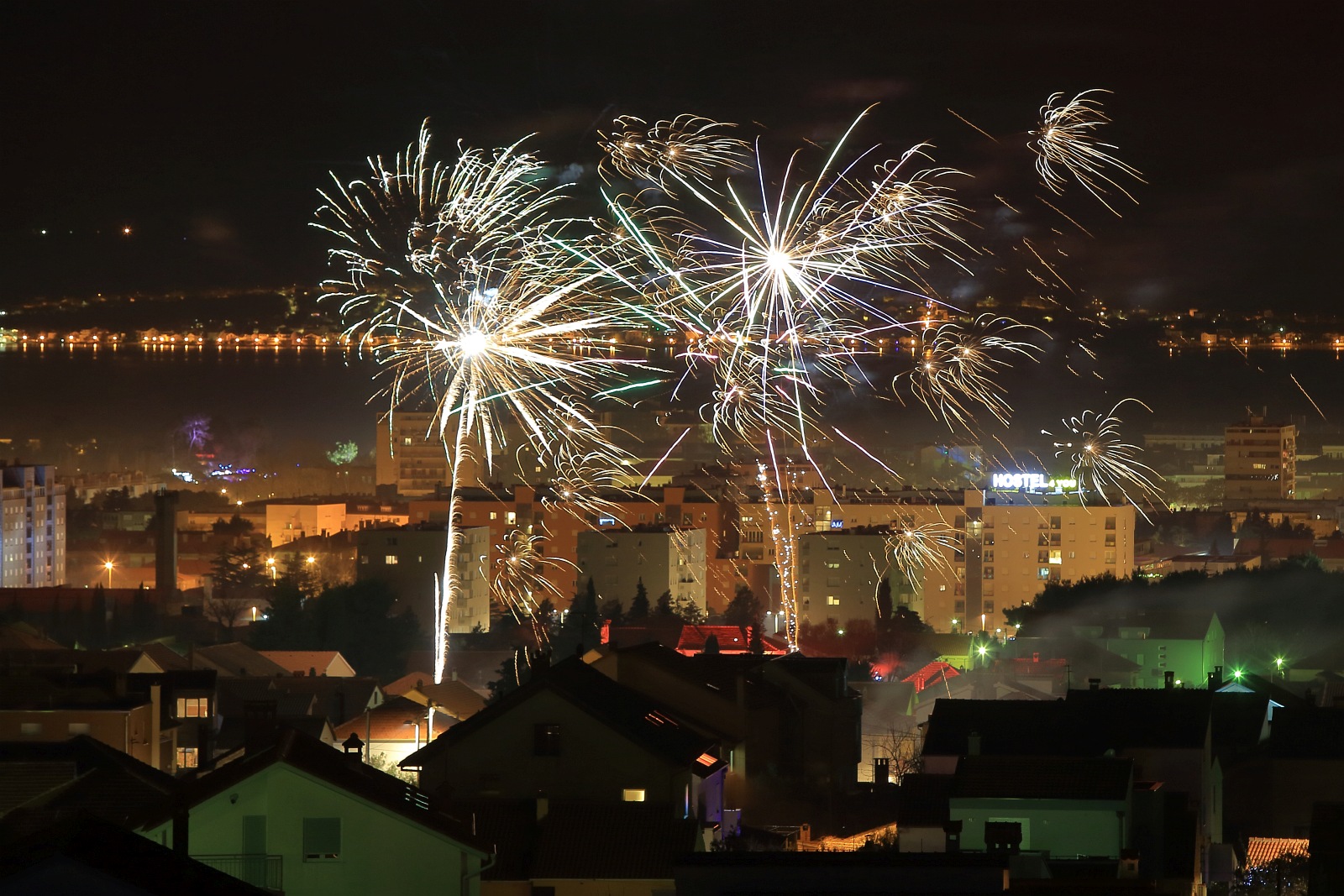 Zadarski doček Nove godine uz veliki vatromet Zadarski doček Nove godine uz veliki vatromet