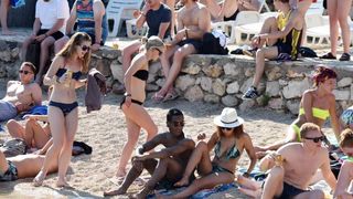 Tisno: Početak Garden Festivala napunio plaže turistima iz cijele Europe, Photo: Hrvoje Jelavic/PIXSELL Tisno: Početak Garden Festivala napunio plaže turistima iz cijele Europe, Photo: Hrvoje Jelavic/PIXSELL