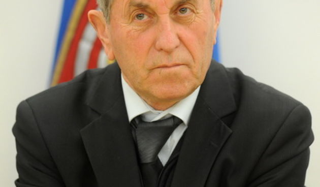 Zadar, 180313.Don Ivan Grubisic i SDP-ov kandidat za gradonacelnika Zadra Ivo Bilic odrzali su u Muzeju stakla zajednicku press konferenciju  na kojoj je don Ivan Grubisic podrzao Ivu Bilica kao kandidata za zadarskog gradonacelnika.Na fotografiji: Don