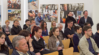 U Muzeju antičkog stakla otvorena je izložba fotografija ”Rota palagruzona” autora Ive Pervana i predavanje ”Falkuša – od Palagruže do Atlantika” profesora Joška Božanića, foto: Leo Banić U Muzeju antičkog stakla otvorena je izložba fotografija ”Rota palagruzona” autora Ive Pervana i predavanje ”Falkuša – od Palagruže do Atlantika” profesora Joška Božanića, foto: Leo Banić