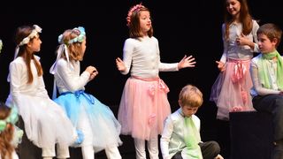 Premijera predstave “U sjeni” udruge “Igrajmo se” Premijera predstave “U sjeni” udruge “Igrajmo se”