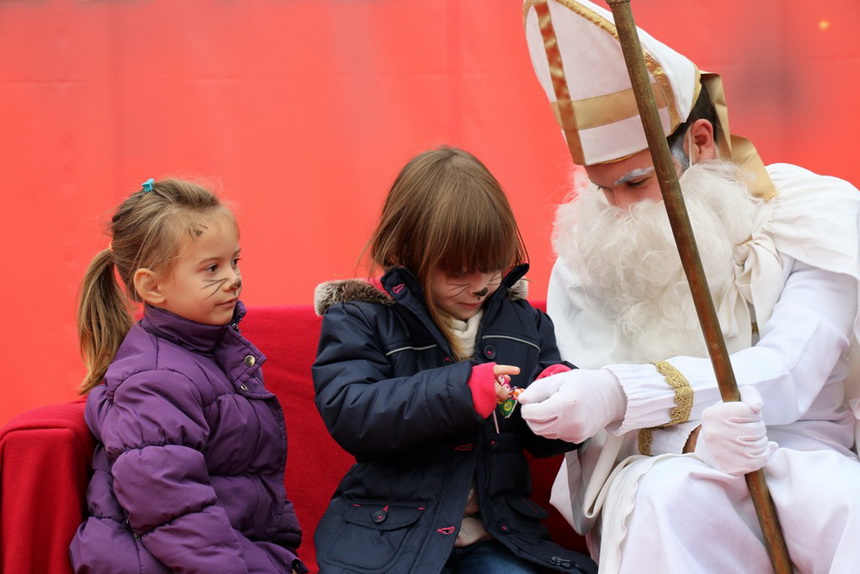 Sveti Nikola darivao mališane na Viru, Krampus bez posla Sveti Nikola darivao mališane na Viru, Krampus bez posla