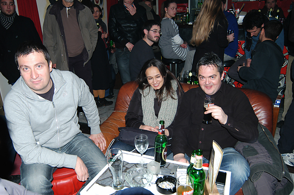 Ante Perković u caffe baru JazzVa (foto:Tomislav Jerak) Ante Perković u caffe baru JazzVa (foto:Tomislav Jerak)