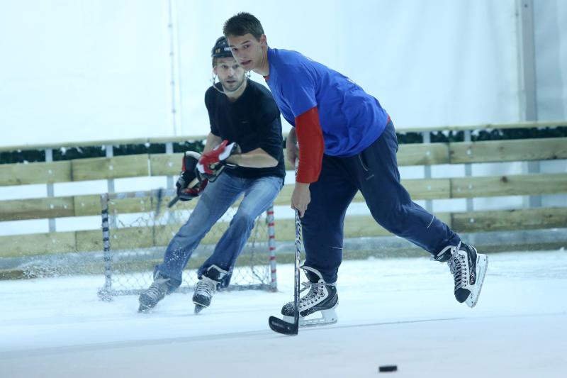 Zadarski hokejaši izazvali su splitske te su se sastali na zadarskom Forumu kako bi odigrali prijateljsku utakmicu.  Photo: Filip Brala/PIXSELL