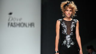Zagreb, 290911.
Velesajam, paviljon 5.
Modne revije i poznati na Dove Fashion.hr proljece ljeto 2012. Prvi dan su izlagali kreatori Ivica Skoko, Martina Felja, AMDS by ALDUK i IK STUDIO.
Na slici: kreacije Ivica Skoko.
Foto: Srdjan Vrancic / CROPIX Zagreb, 290911.
Velesajam, paviljon 5.
Modne revije i poznati na Dove Fashion.hr proljece ljeto 2012. Prvi dan su izlagali kreatori Ivica Skoko, Martina Felja, AMDS by ALDUK i IK STUDIO.
Na slici: kreacije Ivica Skoko.
Foto: Srdjan Vrancic / CROPIX