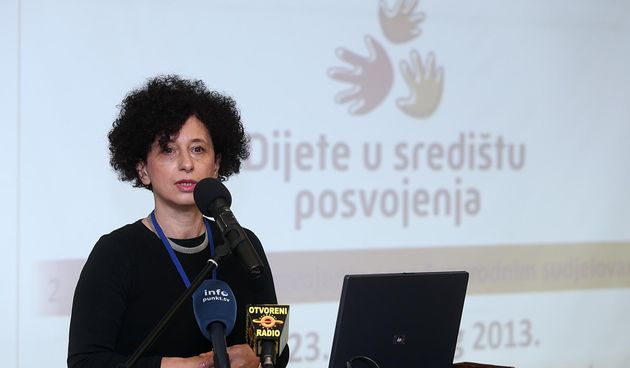 Ministarstvo socijalne politike i mladih i ADOPTA – Udruga za potporu posvajanju organizirali su 2. konferenciju o posvojenju Dijete u sredistu posvojenja. Diana Topcic-Rosenberg, predsjednica ADOPTE. P