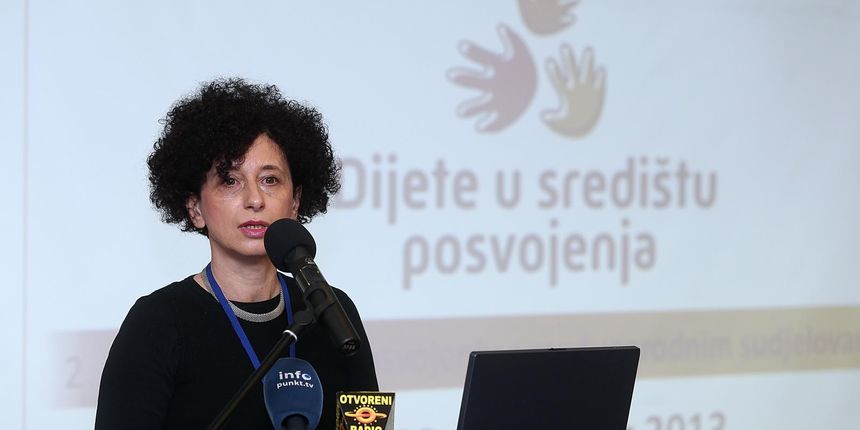 Ministarstvo socijalne politike i mladih i ADOPTA – Udruga za potporu posvajanju organizirali su 2. konferenciju o posvojenju Dijete u sredistu posvojenja. Diana Topcic-Rosenberg, predsjednica ADOPTE. P