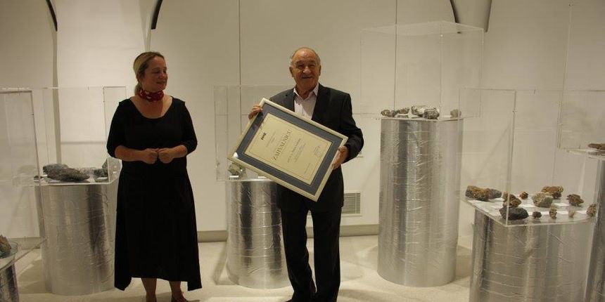 Prirodoslovni odjel Narodnog muzeja bogatiji za zbirku minerala, fosila i stijena! Prirodoslovni odjel Narodnog muzeja bogatiji za zbirku minerala, fosila i stijena!