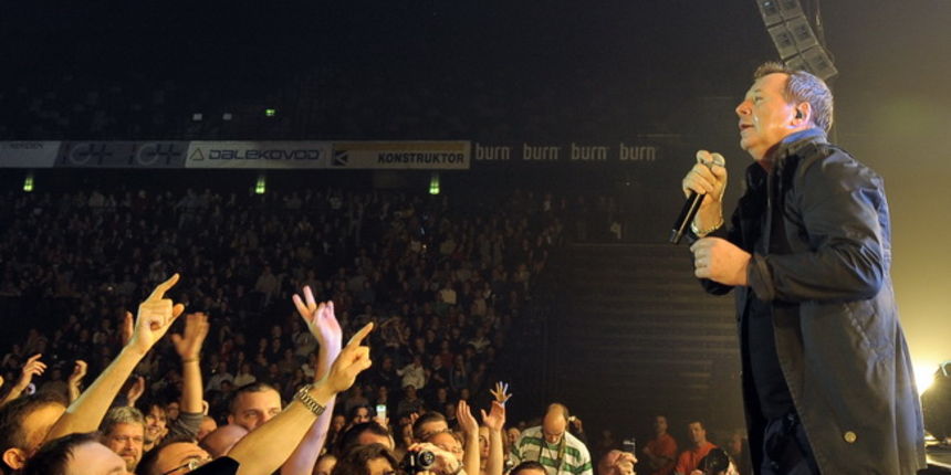 Split, 131109.
Skotski band Simple Minds odrzao je koncert u splitskoj Spaladium Areni. 
Kao predgrupa nastupio je trio Vlatko Stefanovski.
Foto: Jadran Babic / CROPIX