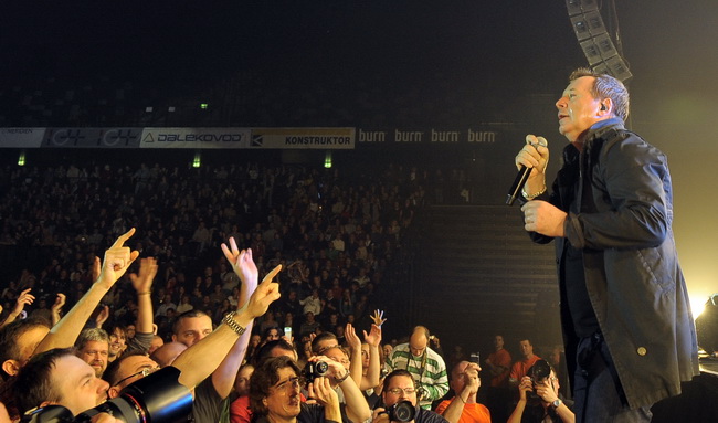 Split, 131109.
Skotski band Simple Minds odrzao je koncert u splitskoj Spaladium Areni. 
Kao predgrupa nastupio je trio Vlatko Stefanovski.
Foto: Jadran Babic / CROPIX