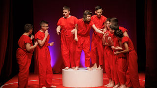 Igrajmo se: Zabranjeno mlađima od 15 strana A