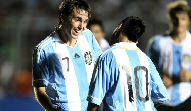 Argentina’s Pablo Mouche (L) and Maxi Moralez celebrate // Reuters