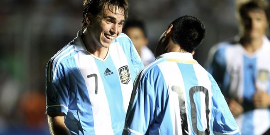Argentina’s Pablo Mouche (L) and Maxi Moralez celebrate // Reuters Argentina’s Pablo Mouche (L) and Maxi Moralez celebrate // Reuters