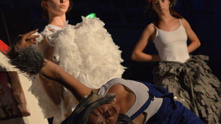 Ružno pače u izvedbi Dragon Teatra Ružno pače u izvedbi Dragon Teatra