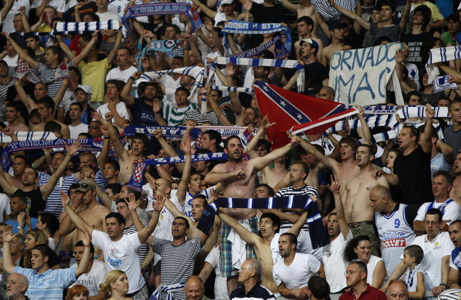 Zadar, 080610.
Dvorana Kresimir Cosic.
Cetvrta finalna kosarkaska utkmica izmedju Zadra i Cibone.
Na fotografiji: navijaci Zadra Tornado.
Foto: Jure Miskovic / CROPIX Zadar, 080610.
Dvorana Kresimir Cosic.
Cetvrta finalna kosarkaska utkmica izmedju Zadra i Cibone.
Na fotografiji: navijaci Zadra Tornado.
Foto: Jure Miskovic / CROPIX