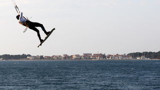 Zadar, 190312.
Dok neke od juga boli glava, ovaj kitesurfer jedva je docekao da zapuse.
Na fotografiji : Kitesurfer izvodi vratolomije u blizini zadarskih orgulja.
Foto : Andrija Lucic / cropix Zadar, 190312.
Dok neke od juga boli glava, ovaj kitesurfer jedva je docekao da zapuse.
Na fotografiji : Kitesurfer izvodi vratolomije u blizini zadarskih orgulja.
Foto : Andrija Lucic / cropix