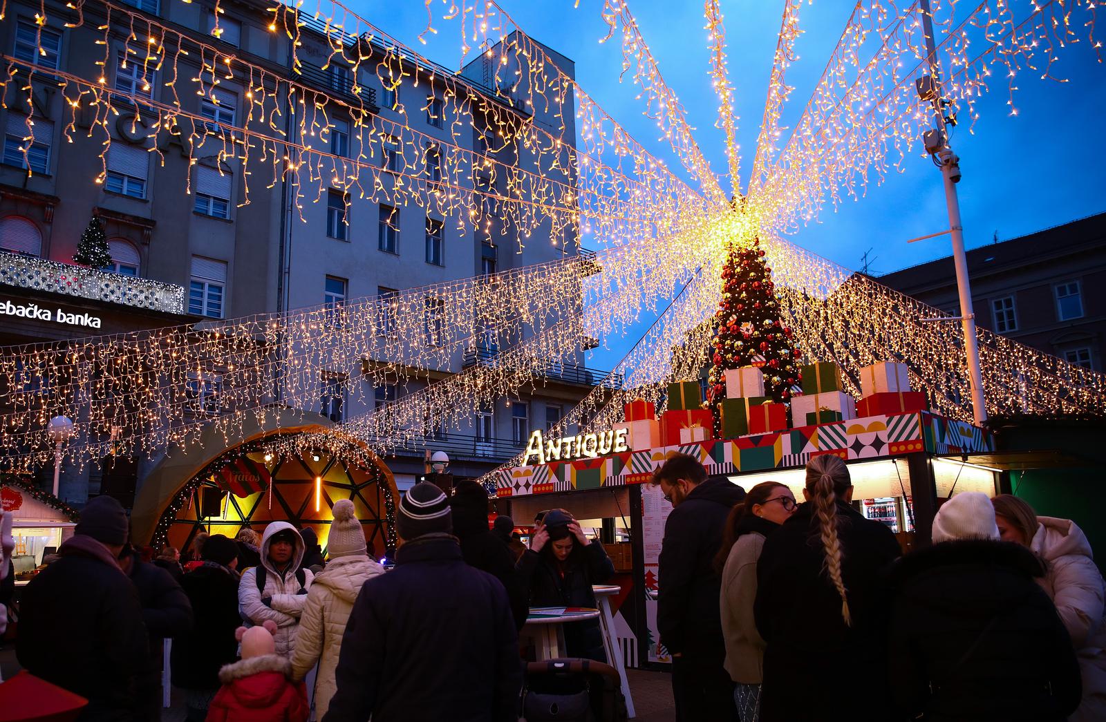 Zagrebački Advent na Trgu bana Jelačića