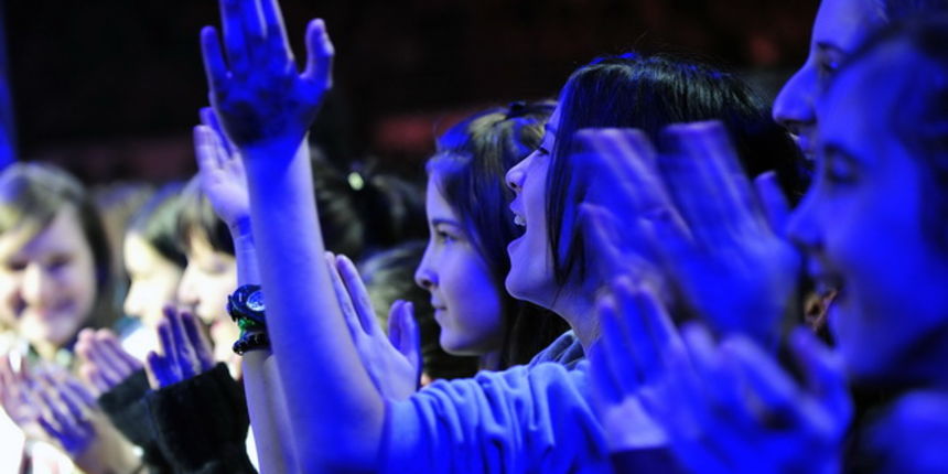 Skoplje, 240110.
Humanitarni koncert odrzan u Skoplju na kome su izvodjaci premijerno pjevali pjesme koje je komponirao Tose Proeski.
Na fotografiji: publika.
Foto: Maja Zlatevska / CROPIX