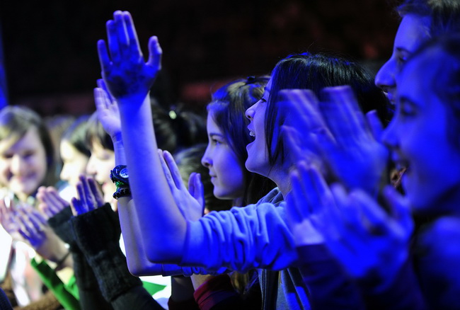 Skoplje, 240110.
Humanitarni koncert odrzan u Skoplju na kome su izvodjaci premijerno pjevali pjesme koje je komponirao Tose Proeski.
Na fotografiji: publika.
Foto: Maja Zlatevska / CROPIX Skoplje, 240110.
Humanitarni koncert odrzan u Skoplju na kome su izvodjaci premijerno pjevali pjesme koje je komponirao Tose Proeski.
Na fotografiji: publika.
Foto: Maja Zlatevska / CROPIX