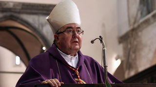 Zadar, 300110.
Pogreb zadarskog nadbiskupa Ivana Prendje u crkvi Svete Stosije.
Zadarski nadbiskup Ivan Prendja preminuo je iznenada  25. sijecnja 2010. godine u Zagrebu u 71. godini zivota, nakon 46 godina svecenistva i 20 godina biskupstva.
Na fotografi