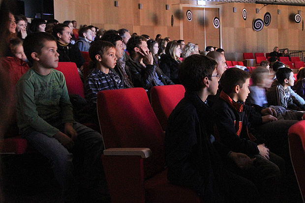 “Drago Č. i tvornica čokolade” u novoj zgradi Kazališta lutaka, Foto: Leo Banić “Drago Č. i tvornica čokolade” u novoj zgradi Kazališta lutaka, Foto: Leo Banić