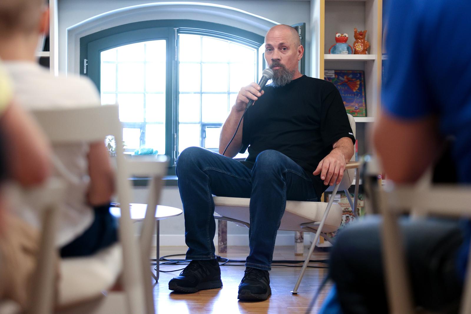 Boris Dežulović predstavio svoju novu knjigu Život i snoviđenja neustrašivog žohara Zaštomira Boris Dežulović predstavio svoju novu knjigu Život i snoviđenja neustrašivog žohara Zaštomira