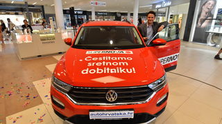 Supernova: Adio školo i dodjela ključeva dobitniku nagradne igre Supernova: Adio školo i dodjela ključeva dobitniku nagradne igre