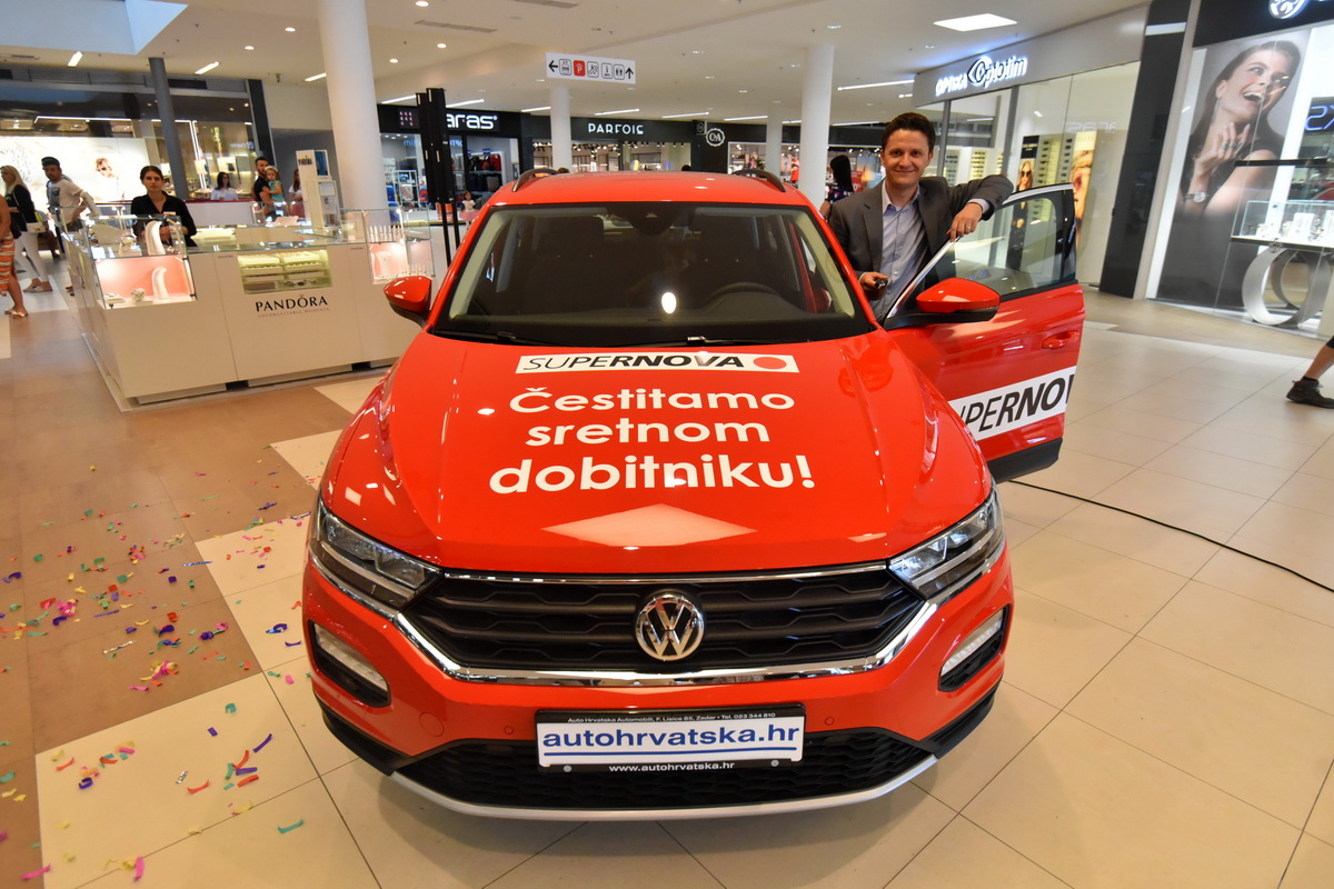 Supernova: Adio školo i dodjela ključeva dobitniku nagradne igre Supernova: Adio školo i dodjela ključeva dobitniku nagradne igre