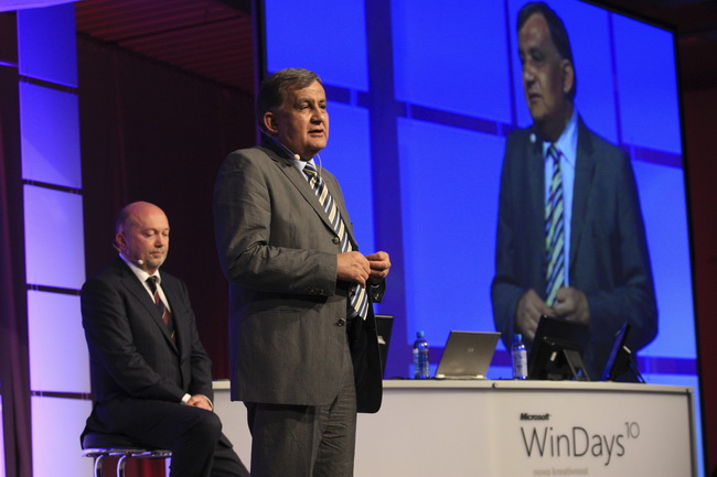 Rovinj, 220410.
Danas je u Rovinju otvorena Windays business konferencija, u organizaciji Microsoft Hrvatska i Jutarnjeg lista. Na otvorenje je dosla premijerka Jadranka Kosor.
Na fotografiji: Ninoslav Pavic.
Foto: Goran Sebelic / CROPIX