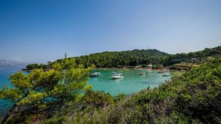 Uvala Lovrečina: Egzotična pješčana oaza na Braču u kojoj su uživali i stari Rimljani Uvala Lovrečina: Egzotična pješčana oaza na Braču u kojoj su uživali i stari Rimljani