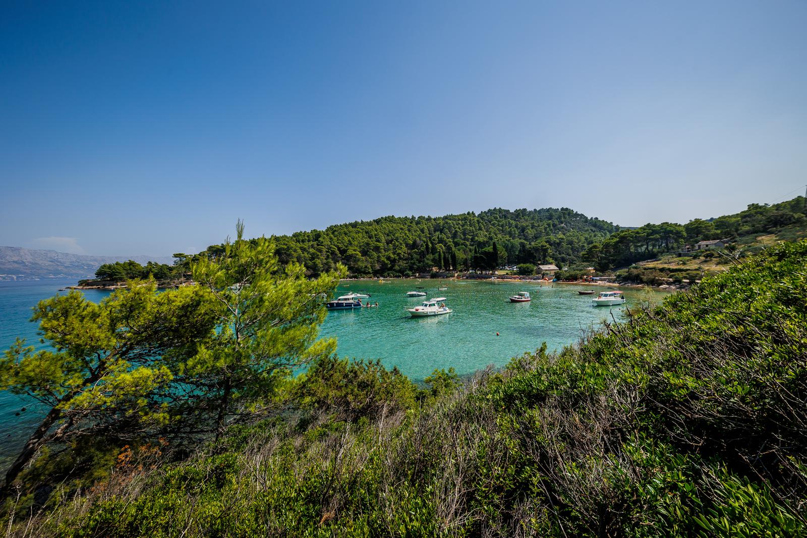Uvala Lovrečina: Egzotična pješčana oaza na Braču u kojoj su uživali i stari Rimljani Uvala Lovrečina: Egzotična pješčana oaza na Braču u kojoj su uživali i stari Rimljani