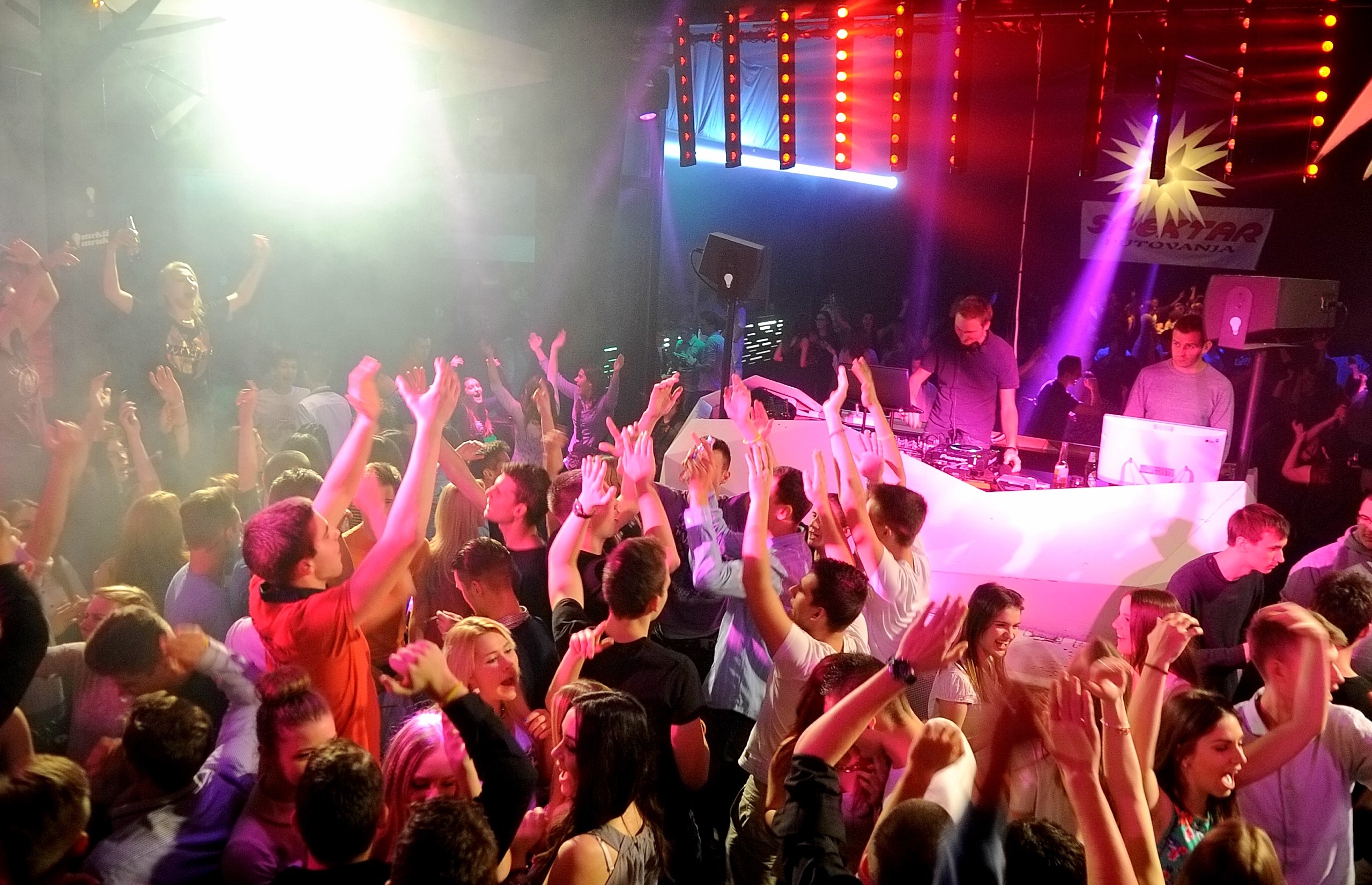 Spektar party u Aquarius klubu