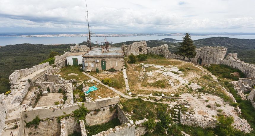 Sveti Mihovil zbog korona krize na praznik rada bez posjetitelja Sveti Mihovil zbog korona krize na praznik rada bez posjetitelja