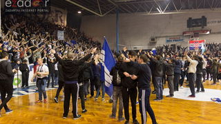 Humanitarno gledanje utakmice Zadar-Cibona (85-84) u Jazinama Humanitarno gledanje utakmice Zadar-Cibona (85-84) u Jazinama