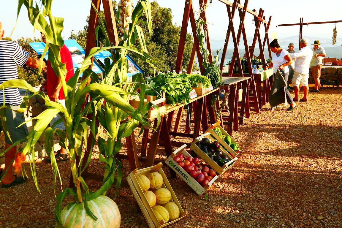 Sajam “Luka i igara” na vidikovcu Kamenjak Sajam “Luka i igara” na vidikovcu Kamenjak