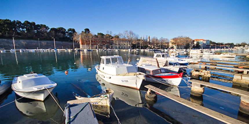 Subotnji đir po gradu 29. prosinca 2012., uvala Jazine, brodovi (foto:Saša Čuka) Subotnji đir po gradu 29. prosinca 2012., uvala Jazine, brodovi (foto:Saša Čuka)